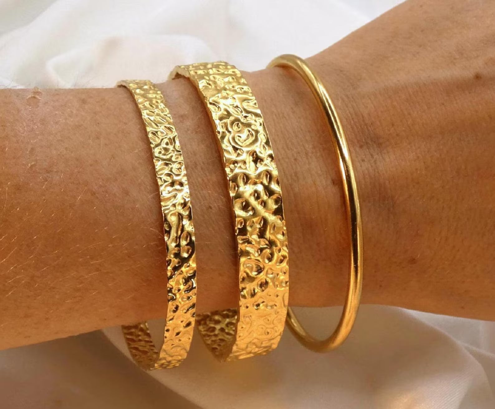 Women's bangle bracelet