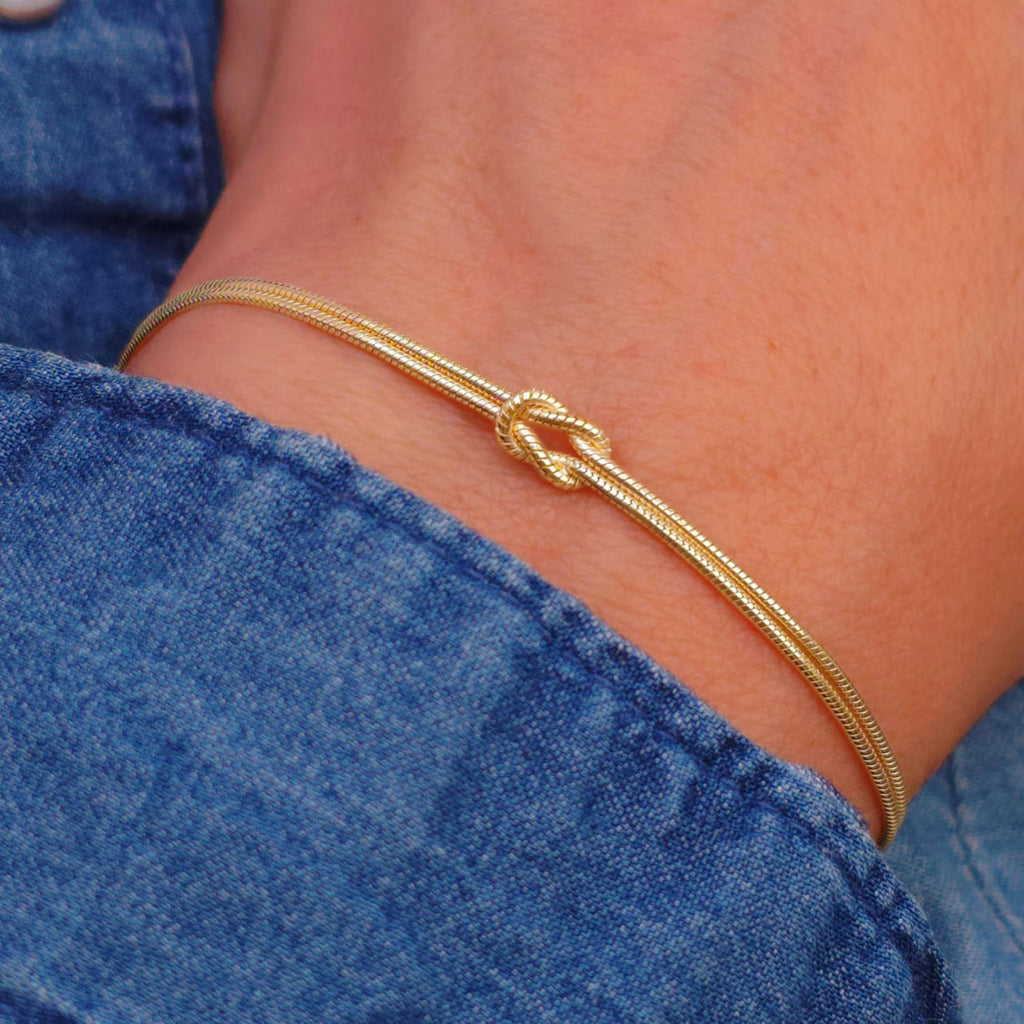 Gold knot bracelet